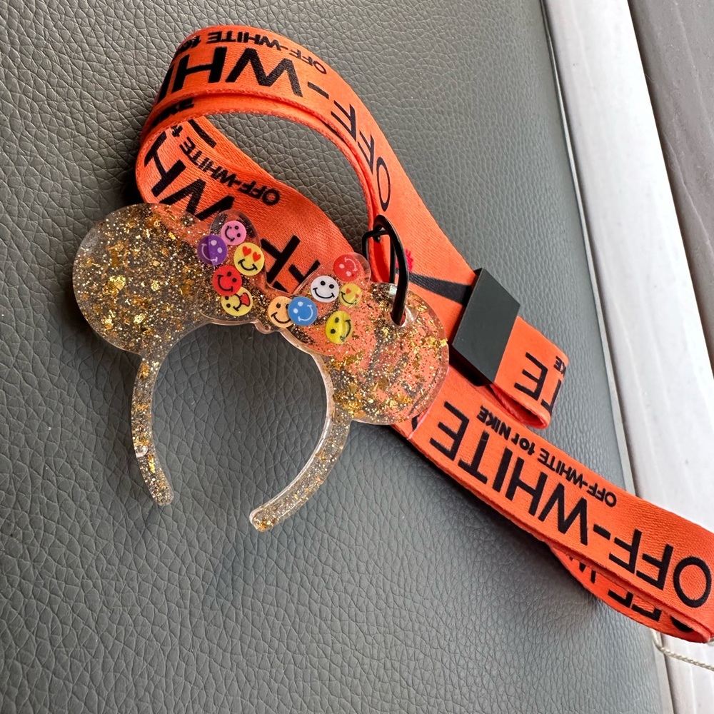 Minnie ears keychain with lanyard